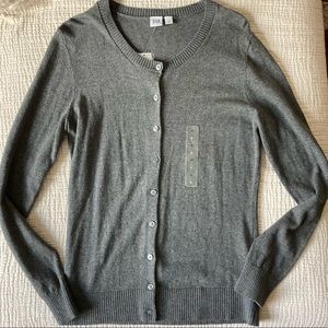 GAP Cardigan in Grey, size medium. NWT